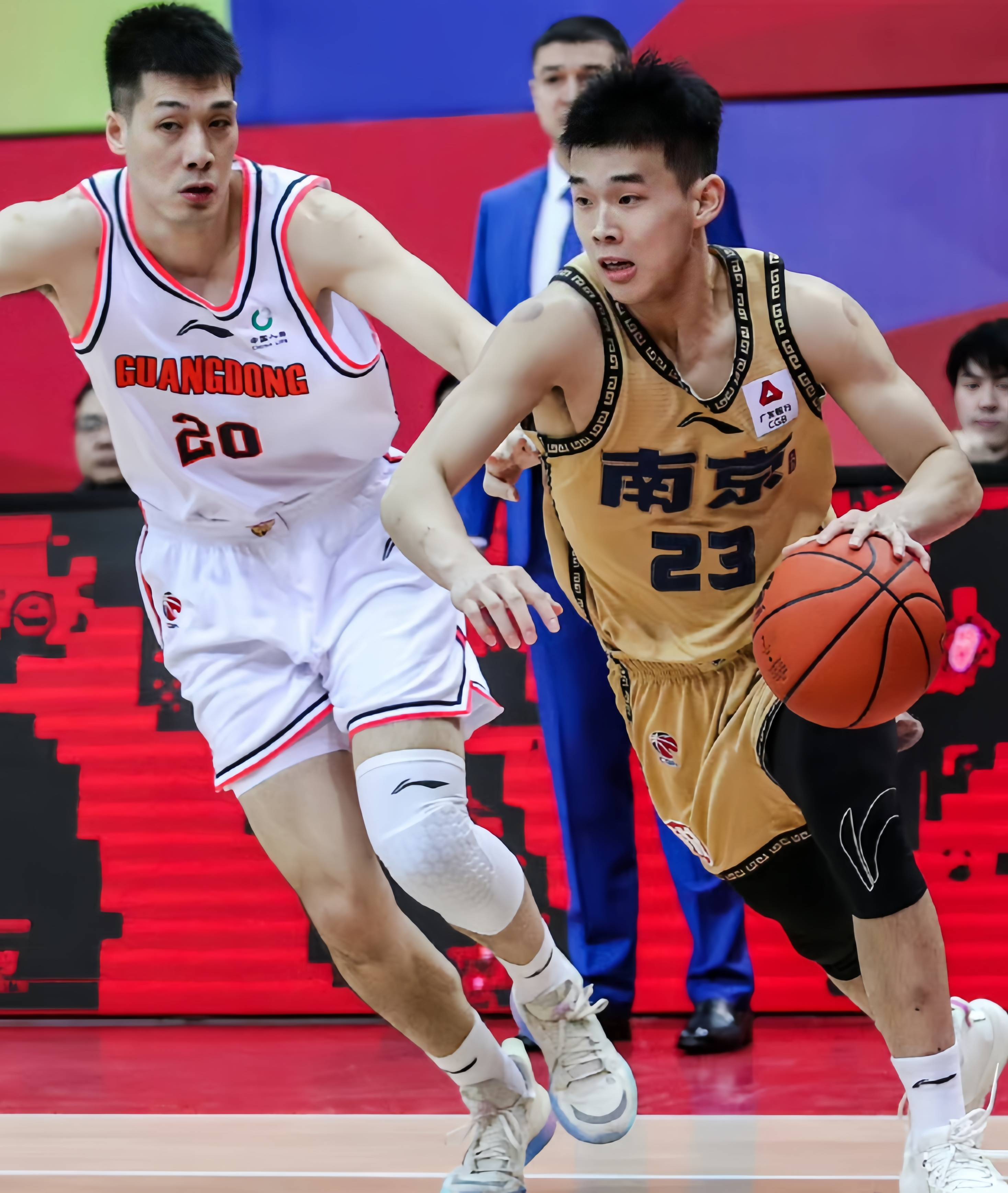 KY Gaming关于纳达尔连续二十场比赛得分超过出色发挥，中国队不断突破！的信息