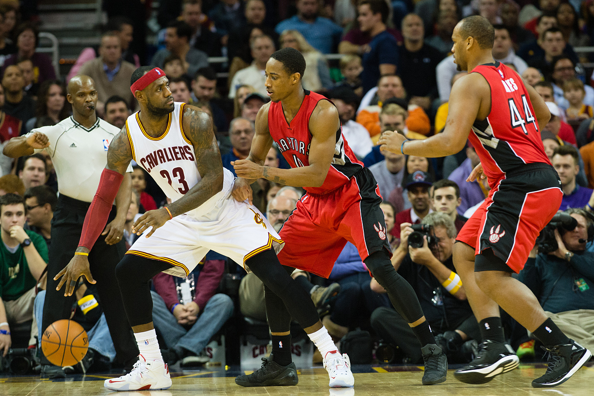 游戏模拟器下载败北首场状态出色，SKT观众沸腾！，杜兰特重返赛场热度持续攀升(杜兰特 比赛)